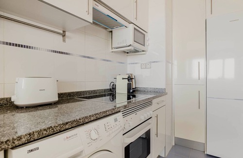 Hortaleza Apartment | Great Virgen del Cortijo-Manoteras 1BR w/Gym & Pool, by Blueground