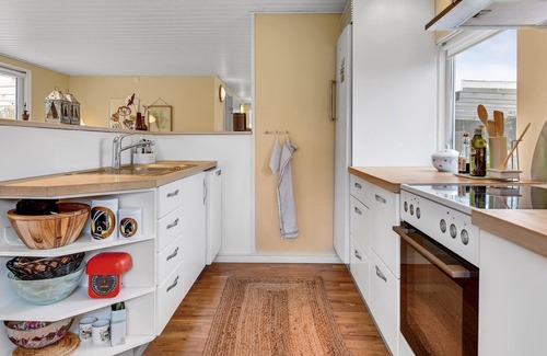 Diernæs Strandby House | Great wooden cottage in close proximity to the water.