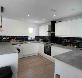 Barrow Gurney Apartment | Green 3 bed bungalow with en-suite and parking