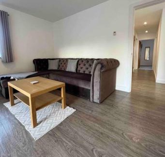 Barrow Gurney Apartment | Green 3 bed bungalow with en-suite and parking
