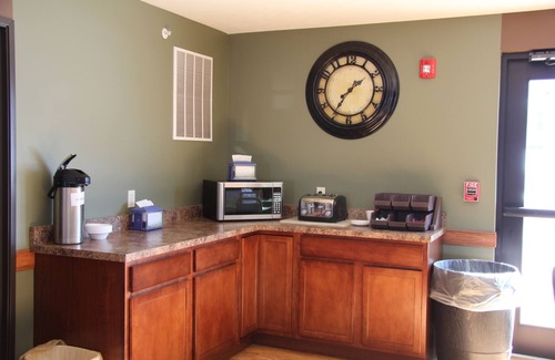 Pittsfield Hotel | Green Acres Hotel