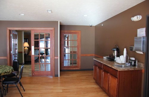 Pittsfield Hotel | Green Acres Hotel