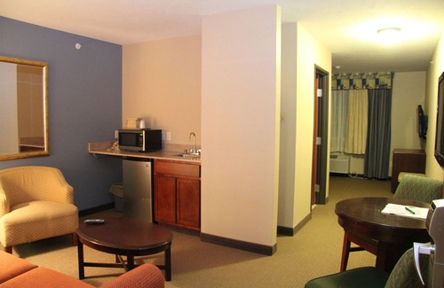 Pittsfield Hotel | Green Acres Hotel