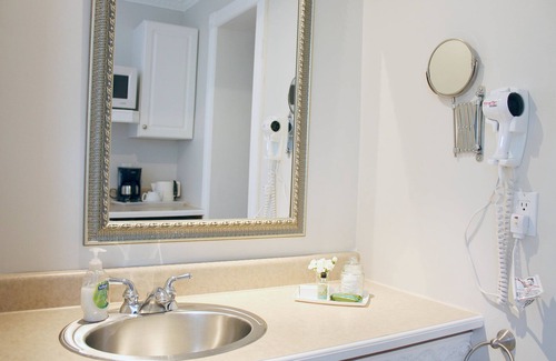 Kingston Hotel | Green Acres Inn