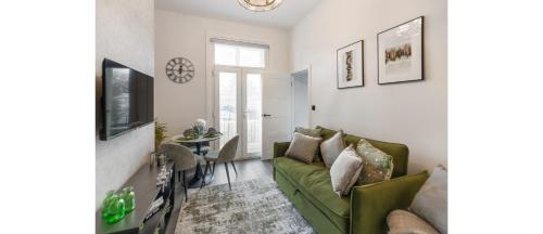 Faraday Apartment | Green Bliss in the City: Comfortable 1-Bed Retreat