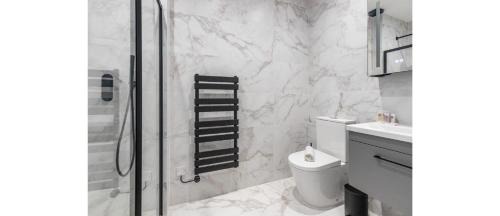 Faraday Apartment | Green Bliss in the City: Comfortable 1-Bed Retreat