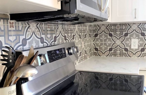 Industrial Park Condo | Green Blossoming, Sunny, Newly Renovated, Condo