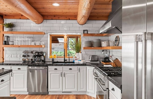 St. Charles Cabin | Green Canyon Estates-2 homes, hot tub, indoor sports court, 2 theater rooms