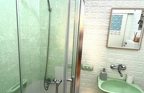 Haifa Apartment | Green Emerald