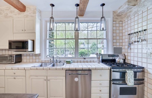 Cresco House | Green Gables Estate -Retreat & Events (sleeps 34)