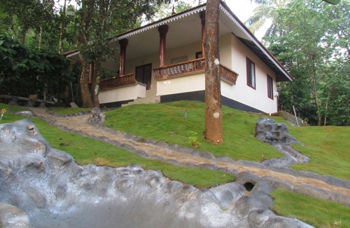 Vayittiri Villa | Green Garden Daisy Villa - Double Bed Room