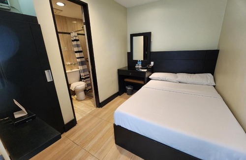 Calamba Hotel | Green Glass Hotel