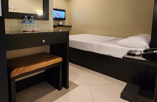 Calamba Hotel | Green Glass Hotel