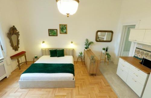 Gellert Hill Apartment | Green Hill Apartment