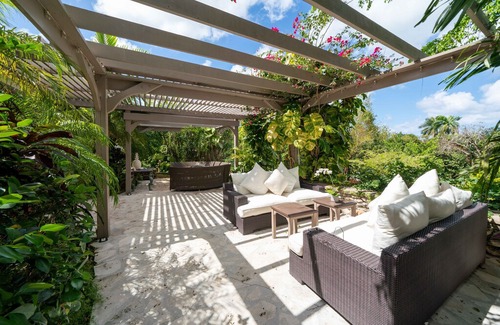 Lyford Cay House | Green Hill | Serene Lyford Cay House | Fireplace, Home Office, Tennis & Pool
