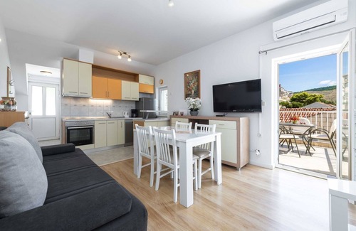 Babin Kuk Apartment | Green Hills Apartment - One Bedroom Apartment with Balcony and Sea View