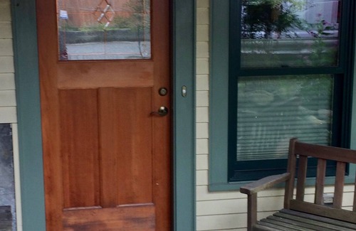 Phinney Ridge Apartment | 'Green Lake Getaway'