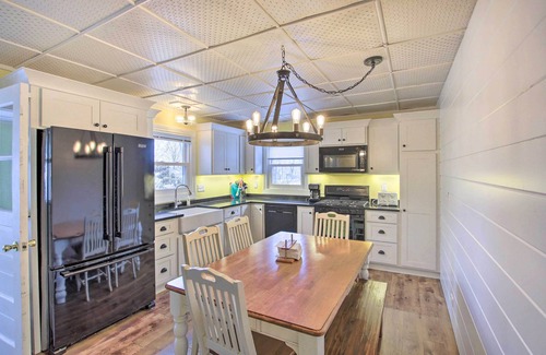 Markesan Cottage | Green Lake Vacation Home w/Screened Porch!