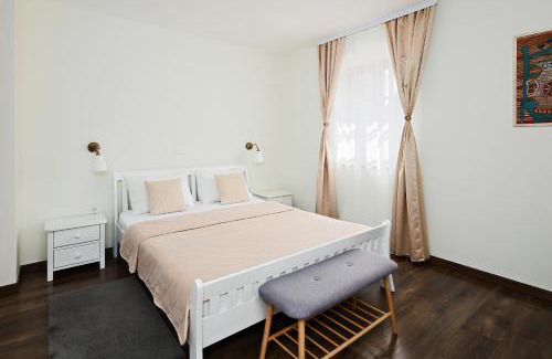 Jezerce House | Green lakes house
