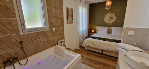 Saint-Laurent-de-Medoc Villa | Green love & Spa - Villa Romantique