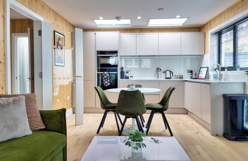 Hove House | Green Mews 3 with Free Parking | By My Getaways