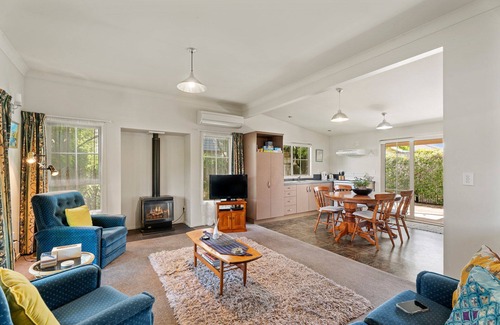 Lowburn House | Green Oasis - Cromwell Holiday Home