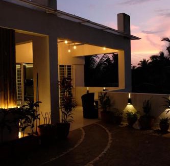 Kolhapur Apartment | Green Roof - Family Room