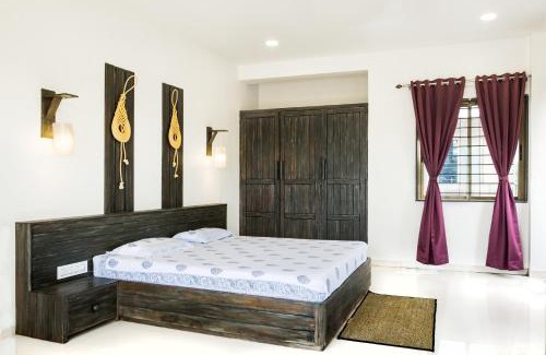 Kolhapur Apartment | Green Roof - Family Room