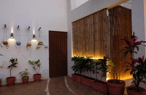 Kolhapur Apartment | Green Roof - Family Room