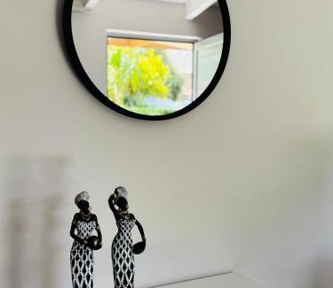Marathopoli House | Green room
