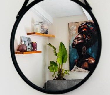 Marathopoli House | Green room