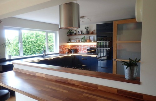 Croyde House | Green Rooms, Spacious House, 5 Bedrooms, 4 Bathrooms. Sleeps 11