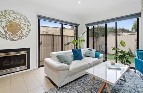 South Morang House | Green Serenity Modern/homely self check-In&Parking