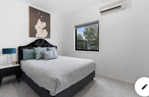 South Morang House | Green Serenity Modern/homely self check-In&Parking