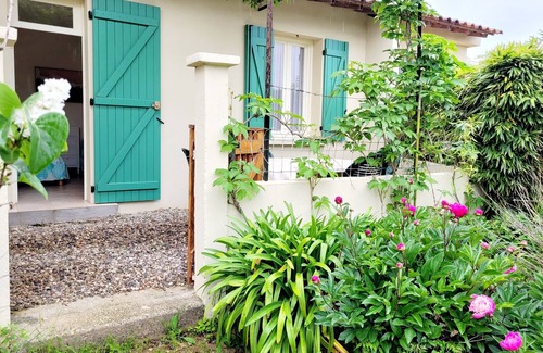 Le Brusc House | Green setting sea & pool