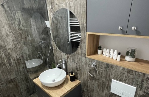 Onesti Apartment | Green Studio