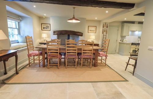 Windermere Cottage | GREEN YEW, pet friendly, with a garden in Bowness-On-Windermere
