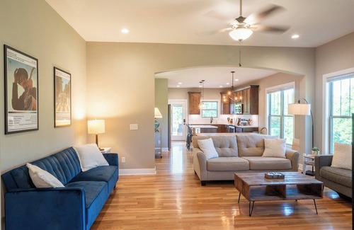 Greenbrier House | Greenbrier Landing: Tranquil Luxury on 6 Acres