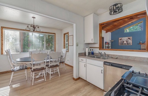 Avery Cabin | Greene Gables- Cozy Mountain Retreat