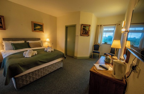 Inishmacatreer Hotel | Greenfield Lodge Hotel Bar & Bistro