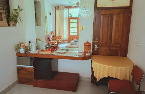 Ilukgoda House | GreenHeart- Family Room-Micro Apartment, AC- Hot W, Garden View, separate Varanda & Dining Area - Travel Awards 2025
