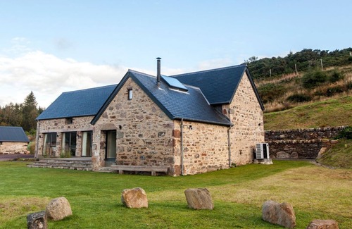 Dingwall Villa | Greenhill Cottage - Three Bedroom Villa, Sleeps 6