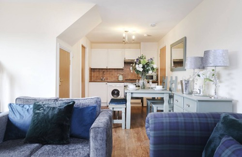 Kelty House | Greenknowes Estate Farmhouse and Lodge