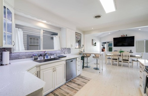 Phinney Ridge House | Greenlake Retreat-AC/Near Park & Cafes/Fenced Yard