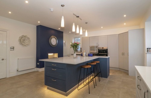 Burnham-on-Sea House | GREENLAWNS, pet friendly, luxury holiday cottage in Burnham-On-Sea