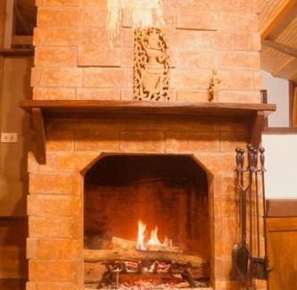Mae Chan Villa | Greenleas, Cottage, Swimming Pool and Log Fire