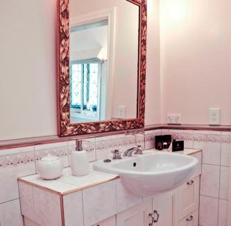 Paraparaumu Bed & Breakfast | Greenmantle Estate Hotel