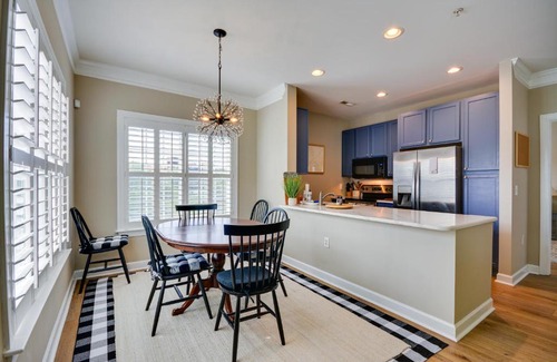 Old Irving Park Apartment | Greensboro Condo Rental Near Hospital and Trails!