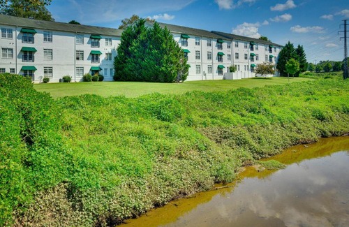 Old Irving Park Apartment | Greensboro Condo Rental Near Hospital and Trails!