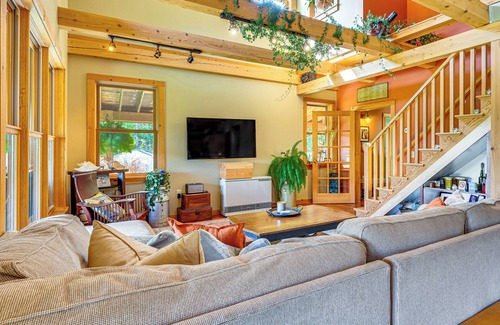 Stannard House | Greensboro Home w/Porch & Countryside Views!